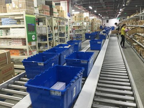 在醫藥物流設備的選型方面,由于整個醫藥行業產品的包裝標準化程度較