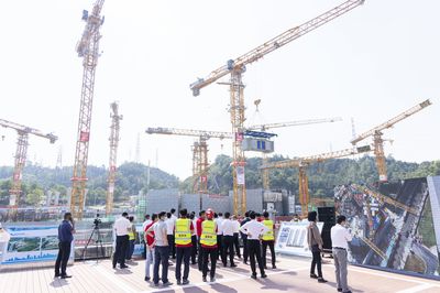 5棟百米高樓只需一年建成!全國首個混凝土模塊化高層建筑在深完成首件模塊吊裝